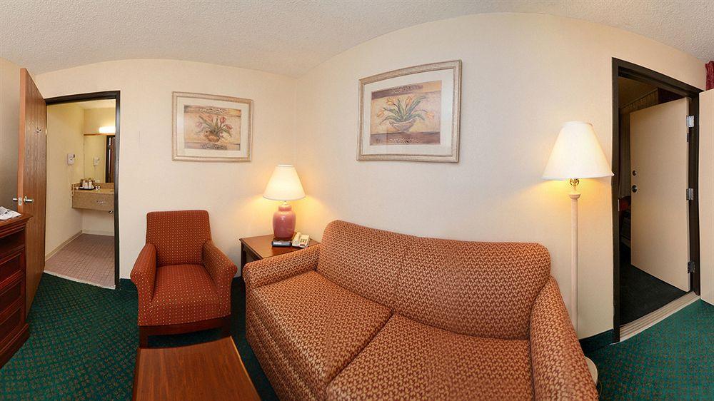 Mho Inn And Suites Monmouth Junction Экстерьер фото