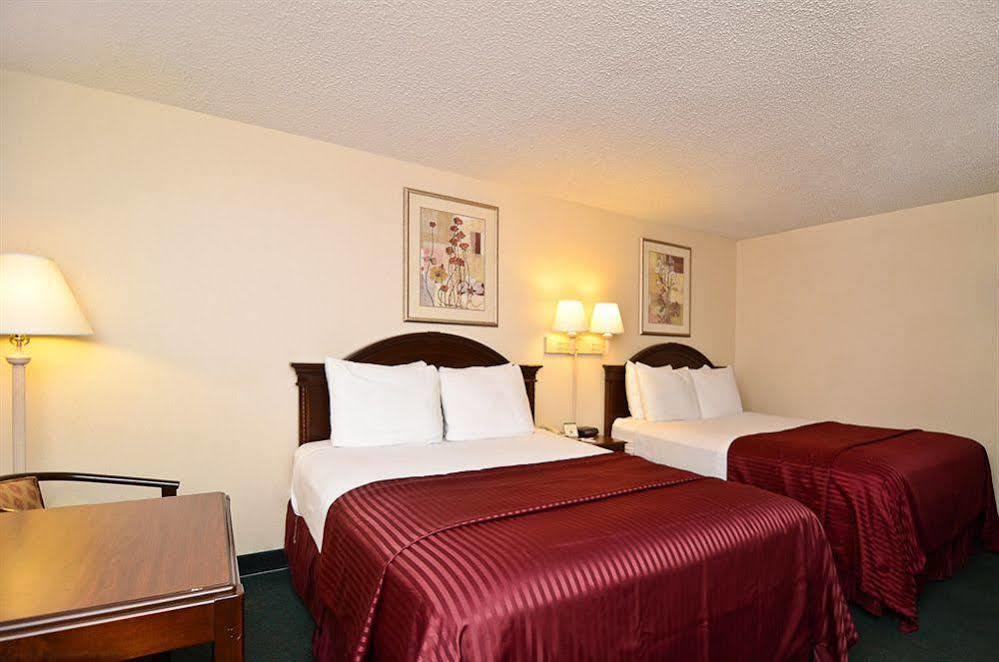 Mho Inn And Suites Monmouth Junction Экстерьер фото