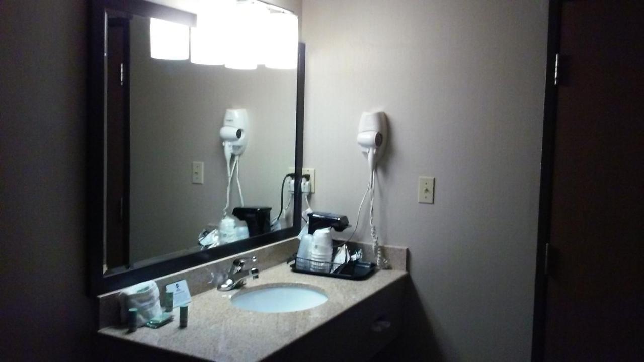 Mho Inn And Suites Monmouth Junction Экстерьер фото