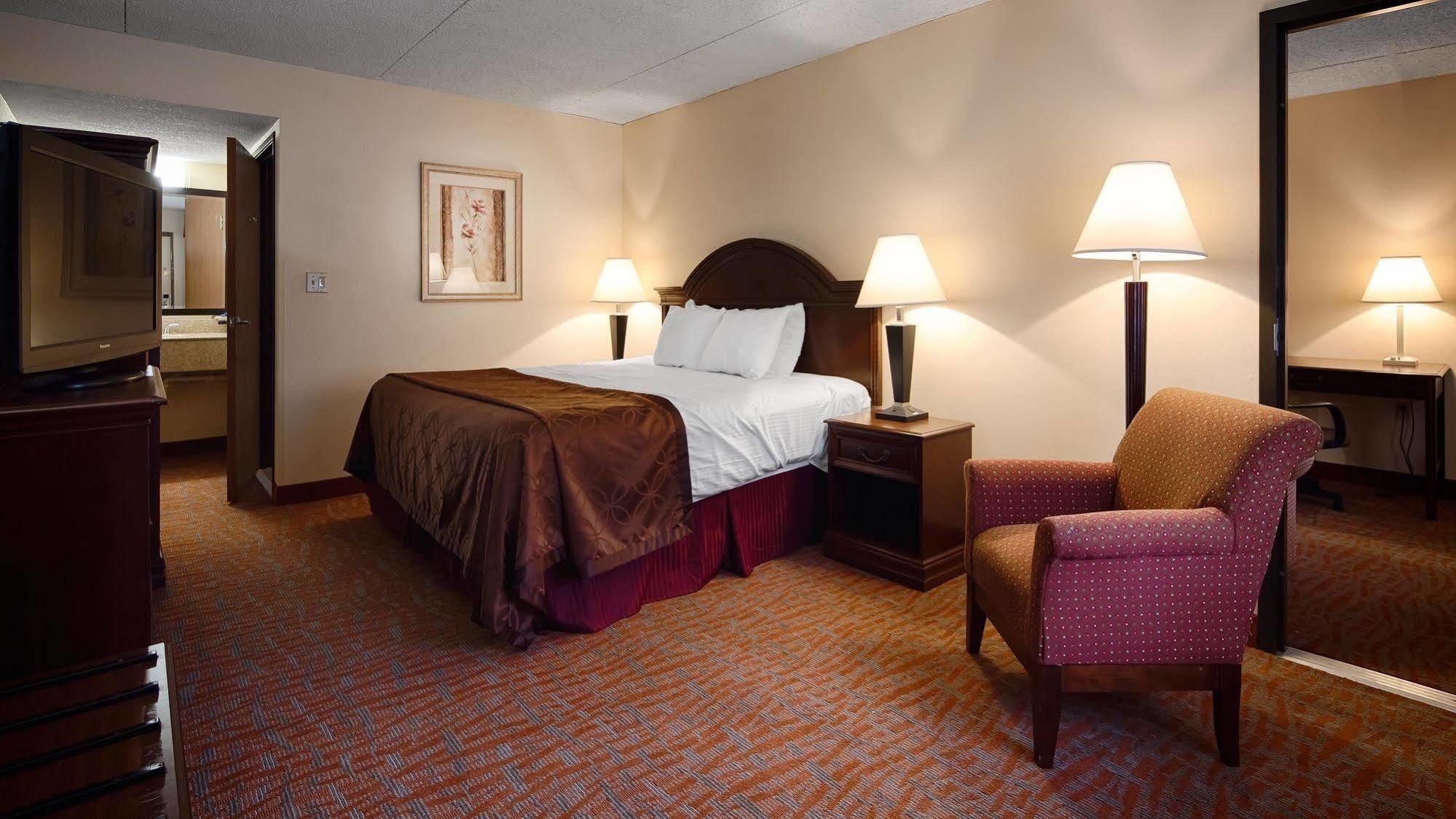 Mho Inn And Suites Monmouth Junction Экстерьер фото
