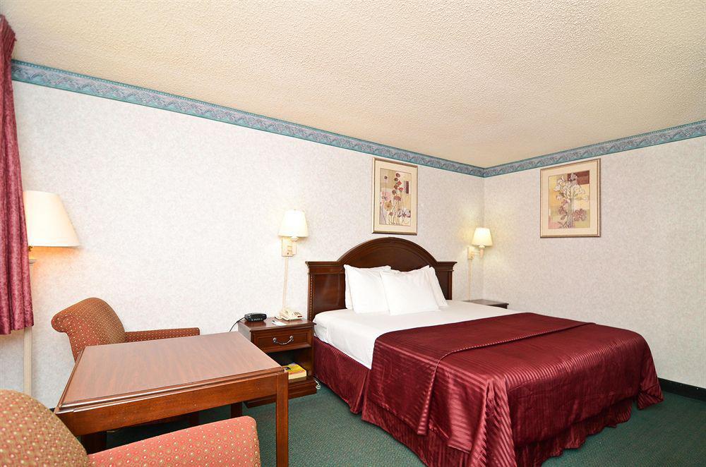 Mho Inn And Suites Monmouth Junction Номер фото
